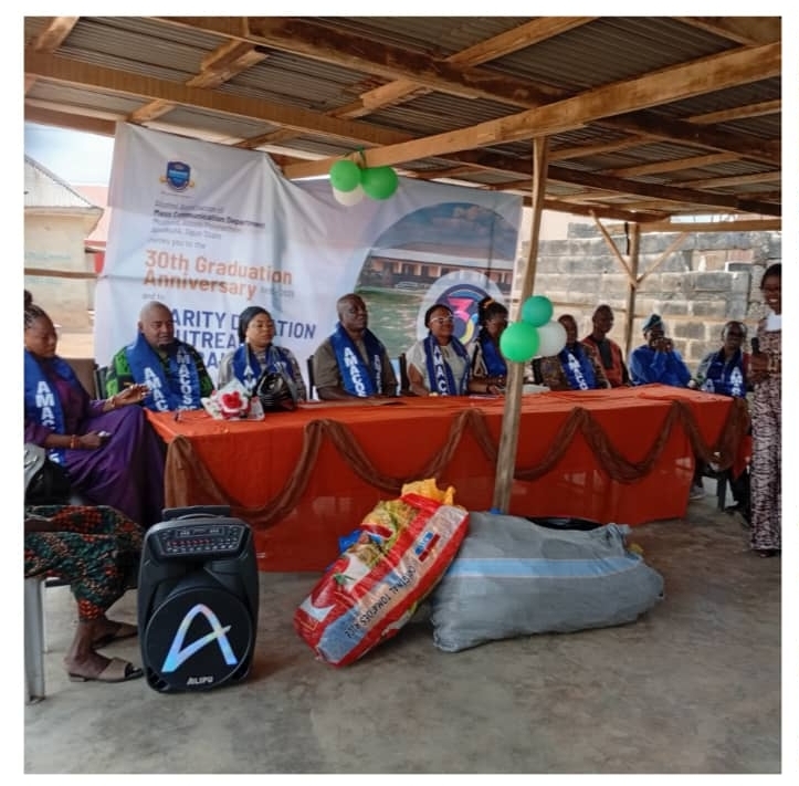 CSR: AMACOS ’95 Donates N1.02m to St. John’s Primary School, Abeokuta