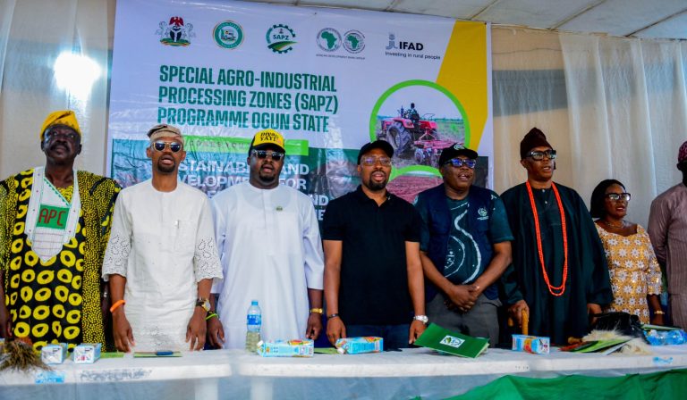 Hon. Dr Babatunde Diya, Mr Owotomo Hand Over Developed Farmland to Youths, Women Under SAPZ, Hail Abiodun’s Food Security Initiative