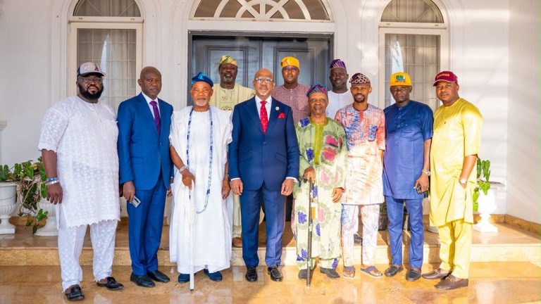Abiodun Meets Aiyepe Leaders, Assures Community of Key Development Projects
