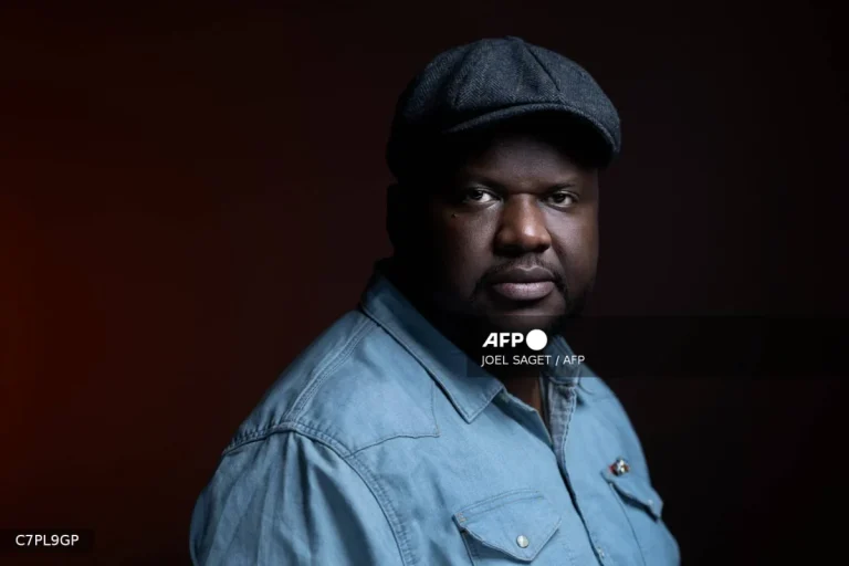 Award-Winning Author Accused of Using AI to Write Novel